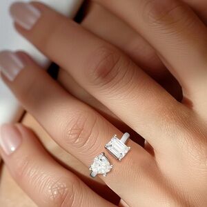 Brand new Emerald cut wedding ring 2 carat moissanite